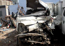 Xe tải đối đầu kinh hoàng, tài xế chết trong cabin