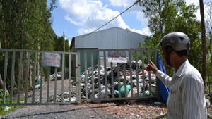 Hít khí độc, hàng trăm người nôn ói tháo chạy