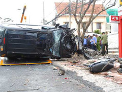 Xe phó giám đốc sở tông liên hoàn, 4 người thương vong