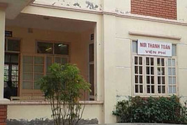 Nữ Phó giám đốc trung tâm y tế quận đánh bài ăn tiền