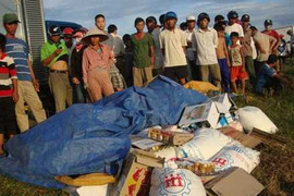 Tông chết người, tài xế lấy bạt che lại rồi bỏ đi