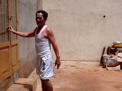 'Yêu' người tình bé nhỏ, kẻ làm thuê treo cổ tạ lỗi