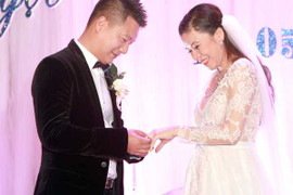 Mỹ Dung hát 'Túp lều lý tưởng' cực sung trong đám cưới