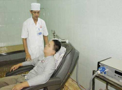 'Đại gia' giả điên trốn nợ