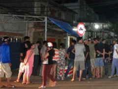 Bị cự tuyệt, đâm bạn gái thủng tim