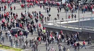 Fan Dortmund, Bayern tẩn nhau tơi bời tại London