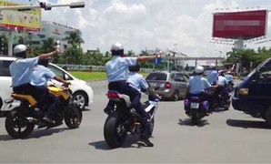 Bắt hàng loạt xe dẫn đoàn đưa Nick Vujicic về TP.HCM