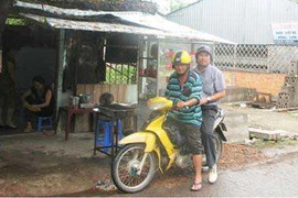 Rong ruổi cùng xe ôm hậu duệ vua chúa