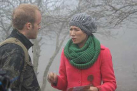 Trang Trần ngã xe máy nhưng vẫn cười vang