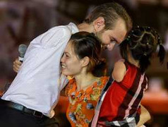 Clip: Mẹ bé Linh Chi tâm sự về Nick Vujicic
