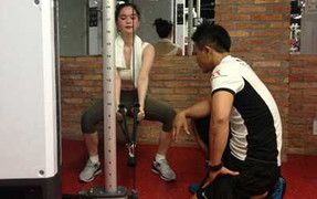 Clip: Theo chân Ngọc Trinh chọn váy áo, tập gym
