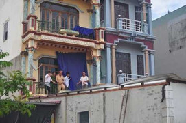 'Xe điên' hất người bay lên mái nhà qua lời nhân chứng