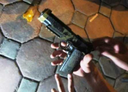 Hà Nội: Mang súng dạo phố bị cảnh sát tóm gọn