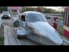 Clip: 'Máy bay' chạy vun vút trên đường phố