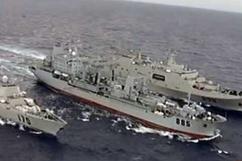 Clip: Hải quân Trung Quốc tập trận bất thường