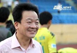 Lạ kỳ chuyện bầu Hiển dốc túi thưởng tiền tỷ