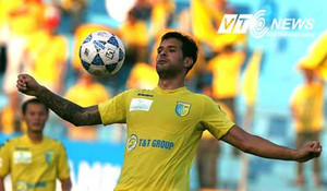 Gà son V-League:Hạ Công Vinh, lập siêu phẩm