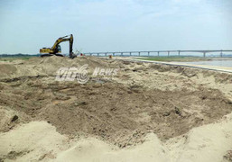 'Bức tử' sông Hồng: Hố 'tử thần' mọc quanh cầu nghìn tỷ