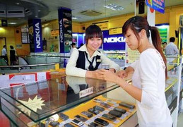 Vì sao điện thoại Việt 'sống' dật dờ trên sân nhà?