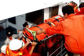 Cứu hộ thành công một ngư dân bị thương nặng trên biển