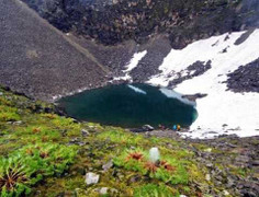 Bí ẩn hồ xương khô hơn 1.000 năm tuổi