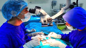 Hiệu trưởng xin khám 'của quý' vì tin đồn ngoại tình