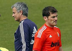 Rời Real, Mourinho vẫn hận Casillas tới cùng