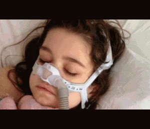 Thương tâm bé gái chờ chết sau cấy ghép phổi