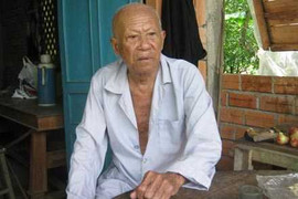 'Sát thủ cá ngát' ở tuổi 90