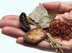 Thầy lang chết vì uống thuốc mình tự bào chế