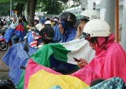 6/2013: Kiểm tra viễn thông vùng thiên tai bão lụt