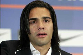 Falcao khóc như mưa gió ngày chia tay Atletico