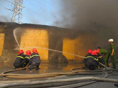 Hà Nội: Kho hàng bùng cháy hai ngày liên tiếp