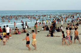 Tháng 6 có 3 đợt nắng nóng gay gắt