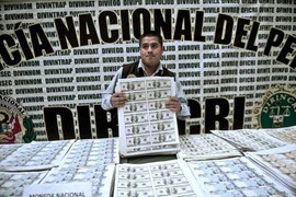 Clip: Đột nhập 'vương quốc' xã hội đen in tiền USD giả