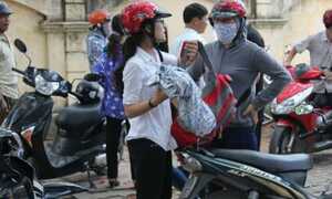 Nữ sinh bỏ dở kỳ thi tốt nghiệp vì bố mất