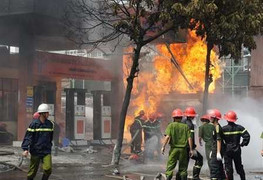Lính cứu hỏa kể giây phút lao vào biển lửa ở cây xăng