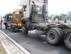 Tài xế bị chính xe mình lái cán chết