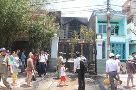 Cháy nhà giữa Sài Gòn, mẹ ôm con lao qua biển lửa