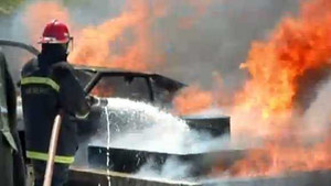 Cứu hoả nước ngoài dập lửa ở bồn xăng dầu thế nào?