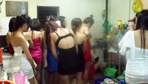 Bí ẩn bên trong những tiệm cắt tóc không dao kéo