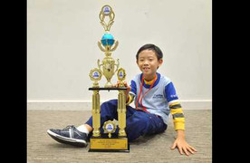 Thần đồng 8 tuổi chiến thắng 1.000 người