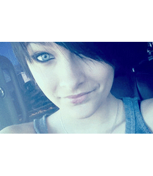 Con gái Michael Jackson kêu cứu bằng cách tự tử