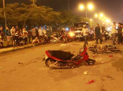 Sang đường gặp 'quái xế', 1 người tử vong