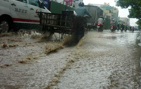 Ảnh: Mưa lớn, dân Sài thành be bờ tát nước