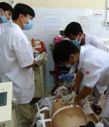 Xe khách đâm vào vách núi: Thêm một người tử vong