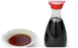 Thách đố uống 1/3 chai tương, chàng trai suýt chết