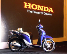 Thị trường xe ga Việt ế vẫn ngập xe mới