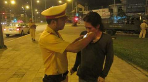 Thanh tra xây dựng tấn công CSGT: Do lỡ tay?