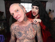 Quý bà hơn 30 năm uống máu người